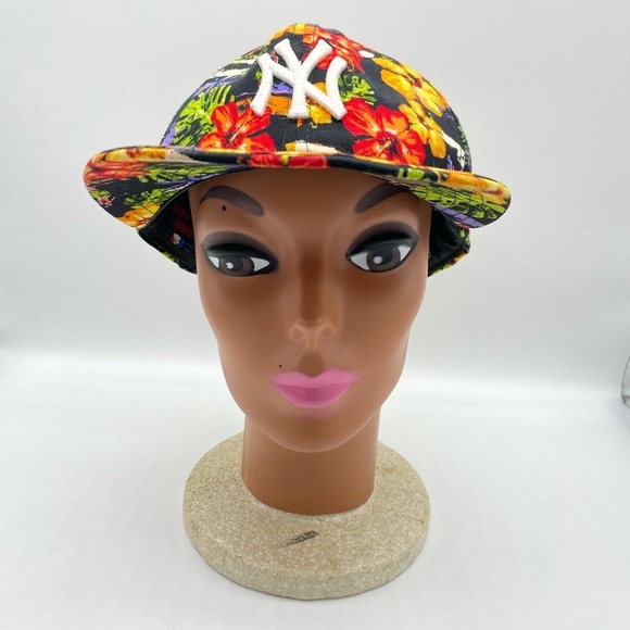 New Era Accessories - NWOT Era 9Fifty Yankees Floral Cap